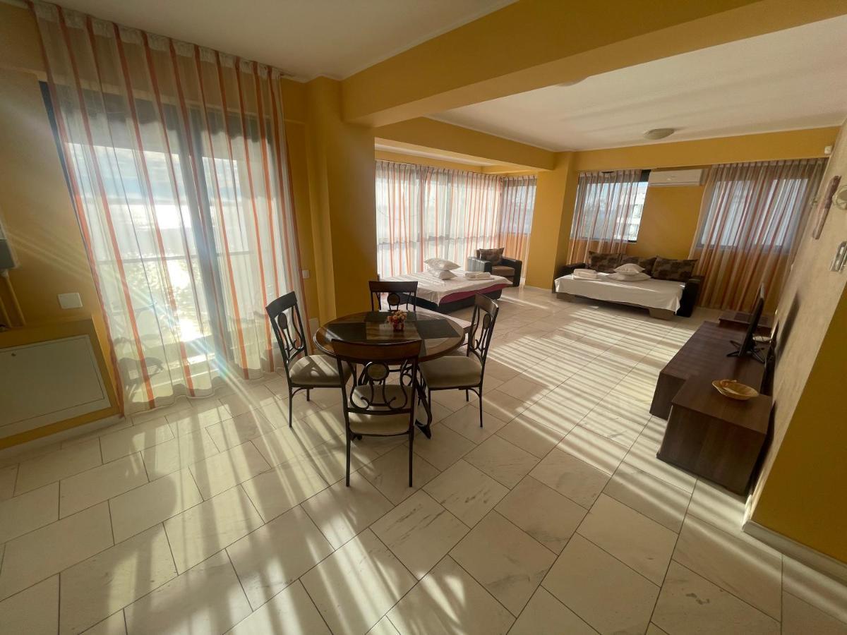 Sophia Lake View Suite Mamaia Exteriér fotografie