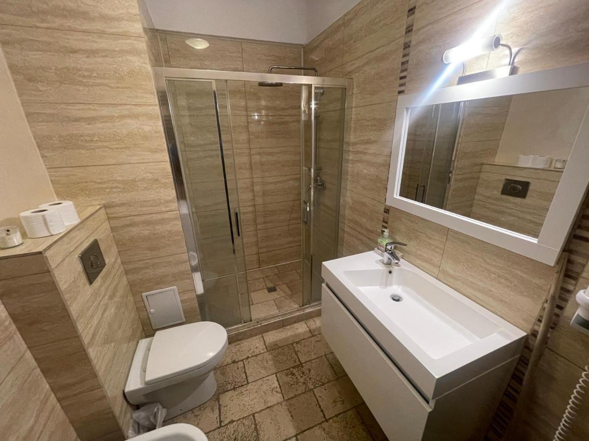 Sophia Lake View Suite Mamaia Exteriér fotografie
