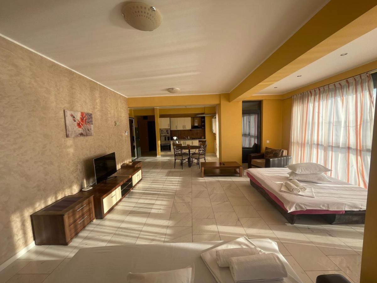 Sophia Lake View Suite Mamaia Exteriér fotografie