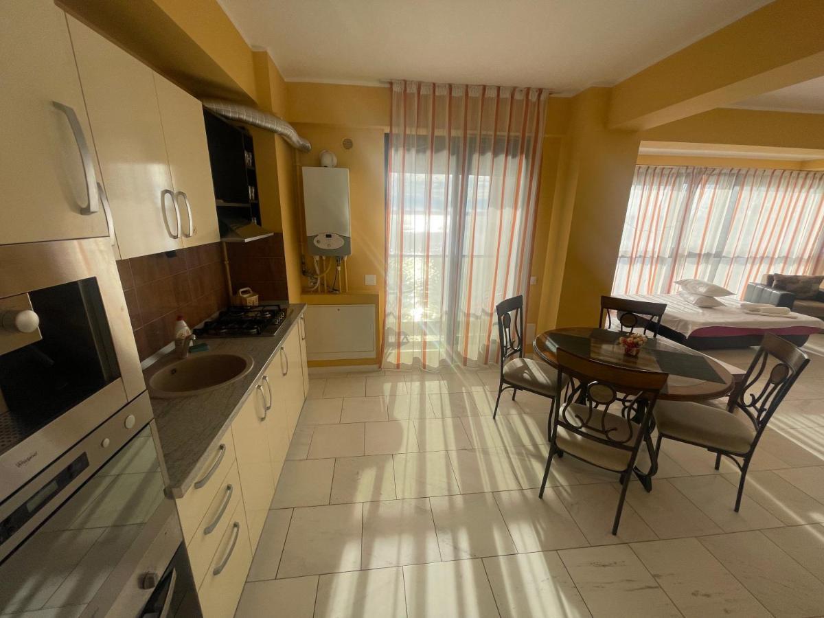 Sophia Lake View Suite Mamaia Exteriér fotografie