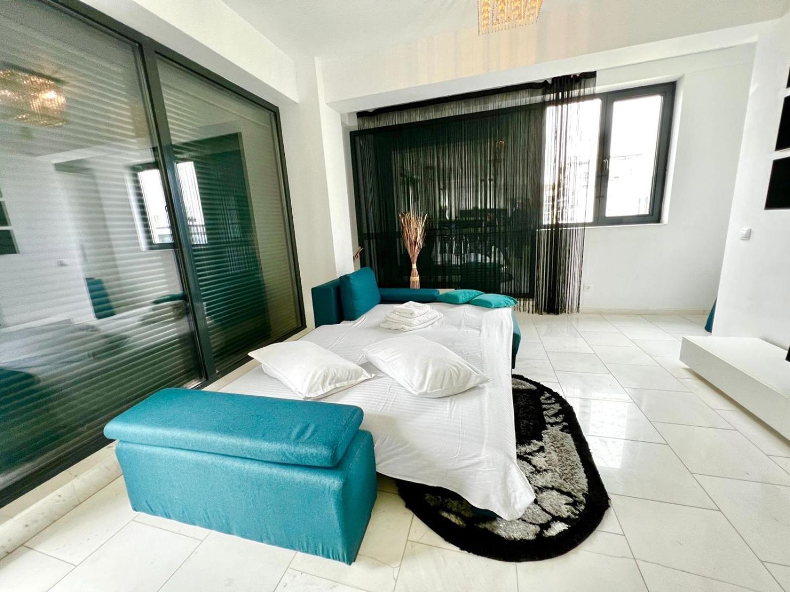 Sophia Lake View Suite Mamaia Exteriér fotografie
