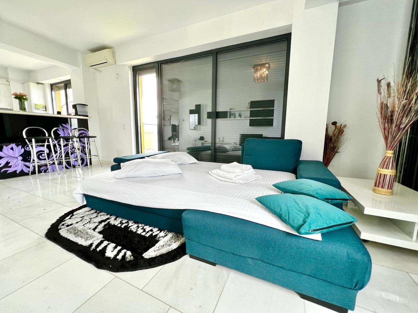 Sophia Lake View Suite Mamaia Exteriér fotografie