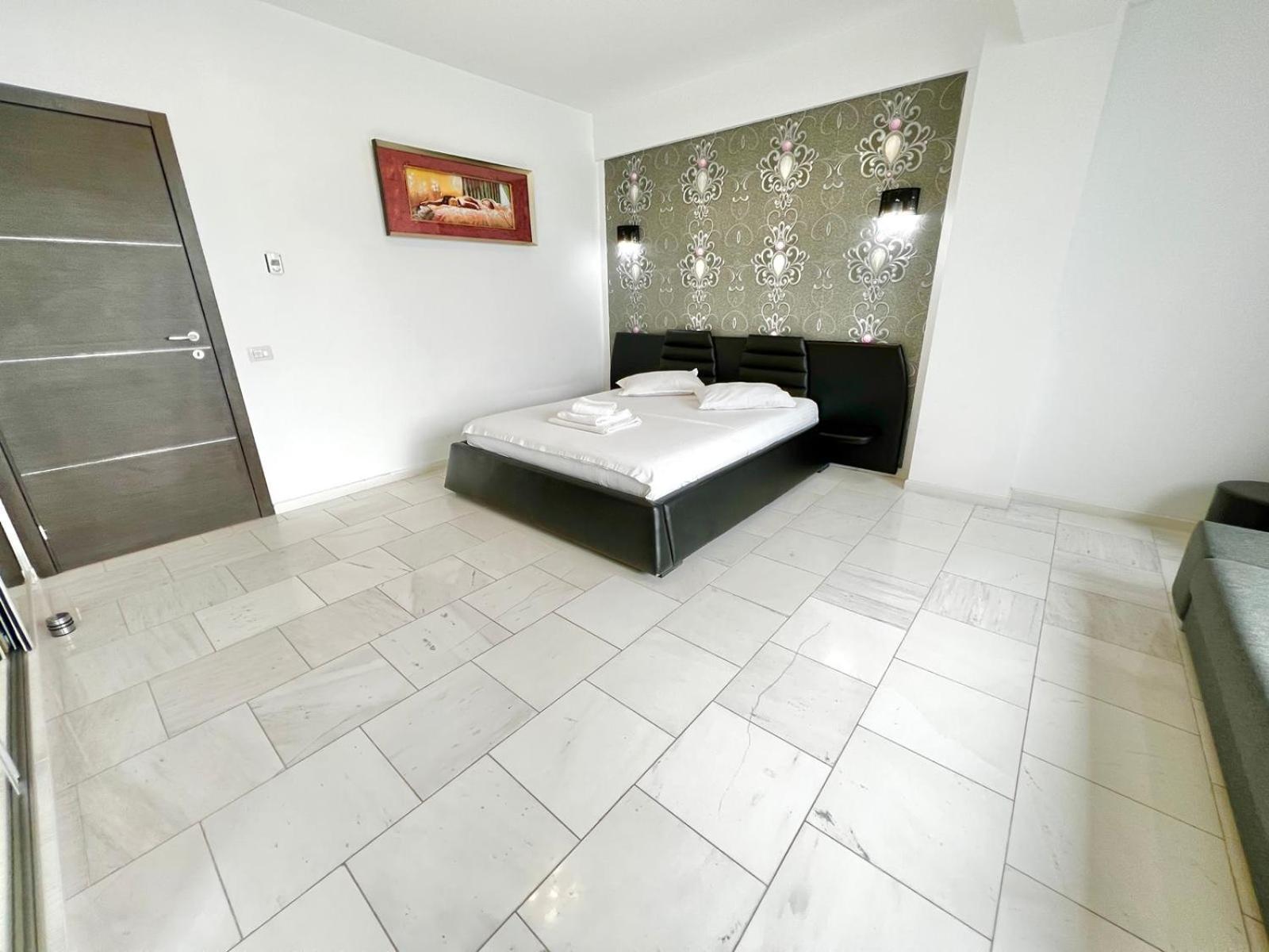 Sophia Lake View Suite Mamaia Exteriér fotografie