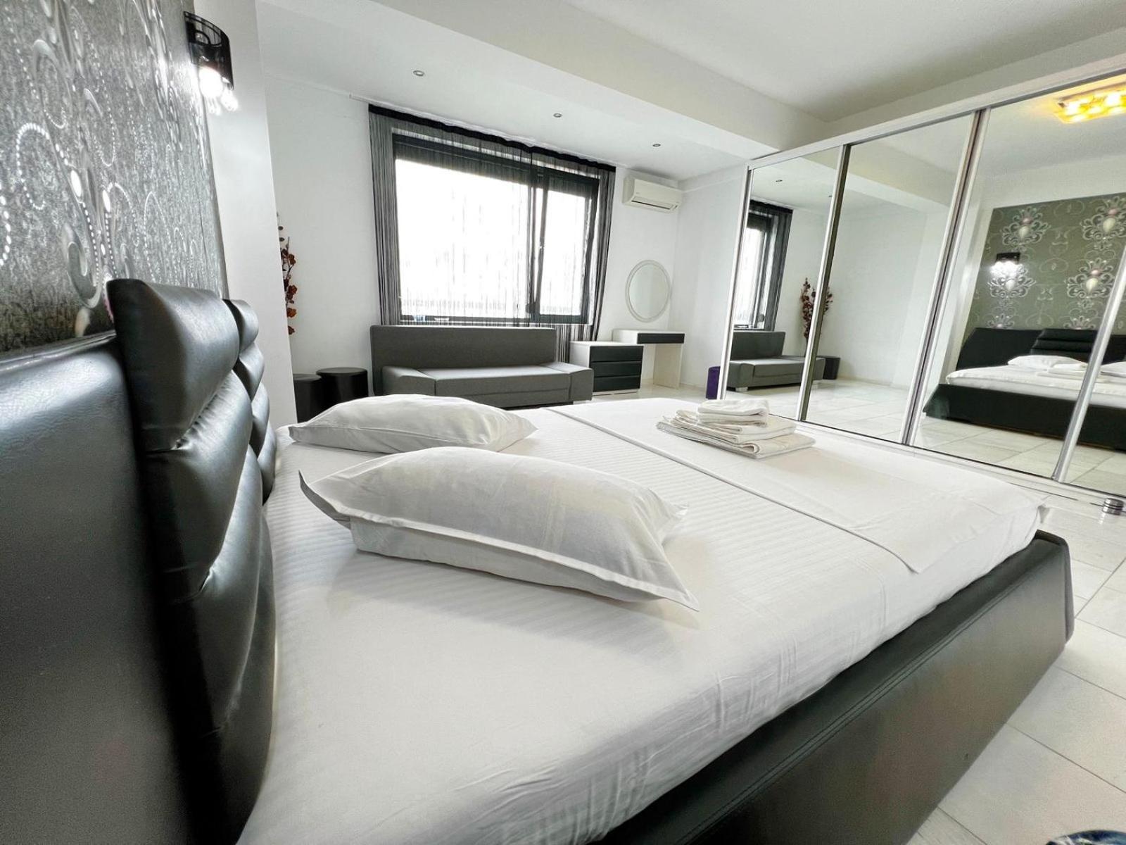 Sophia Lake View Suite Mamaia Exteriér fotografie